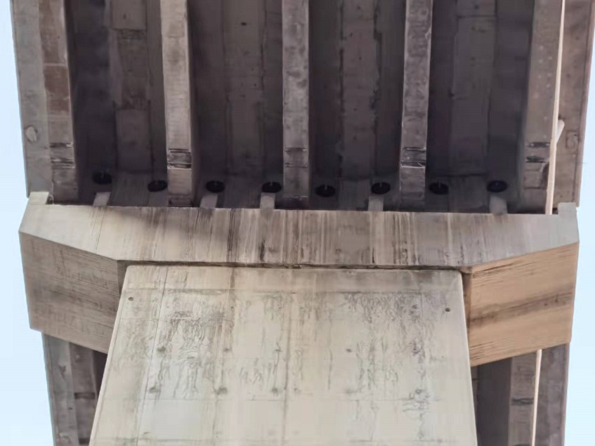 圖6 香卡特大橋無明顯震害